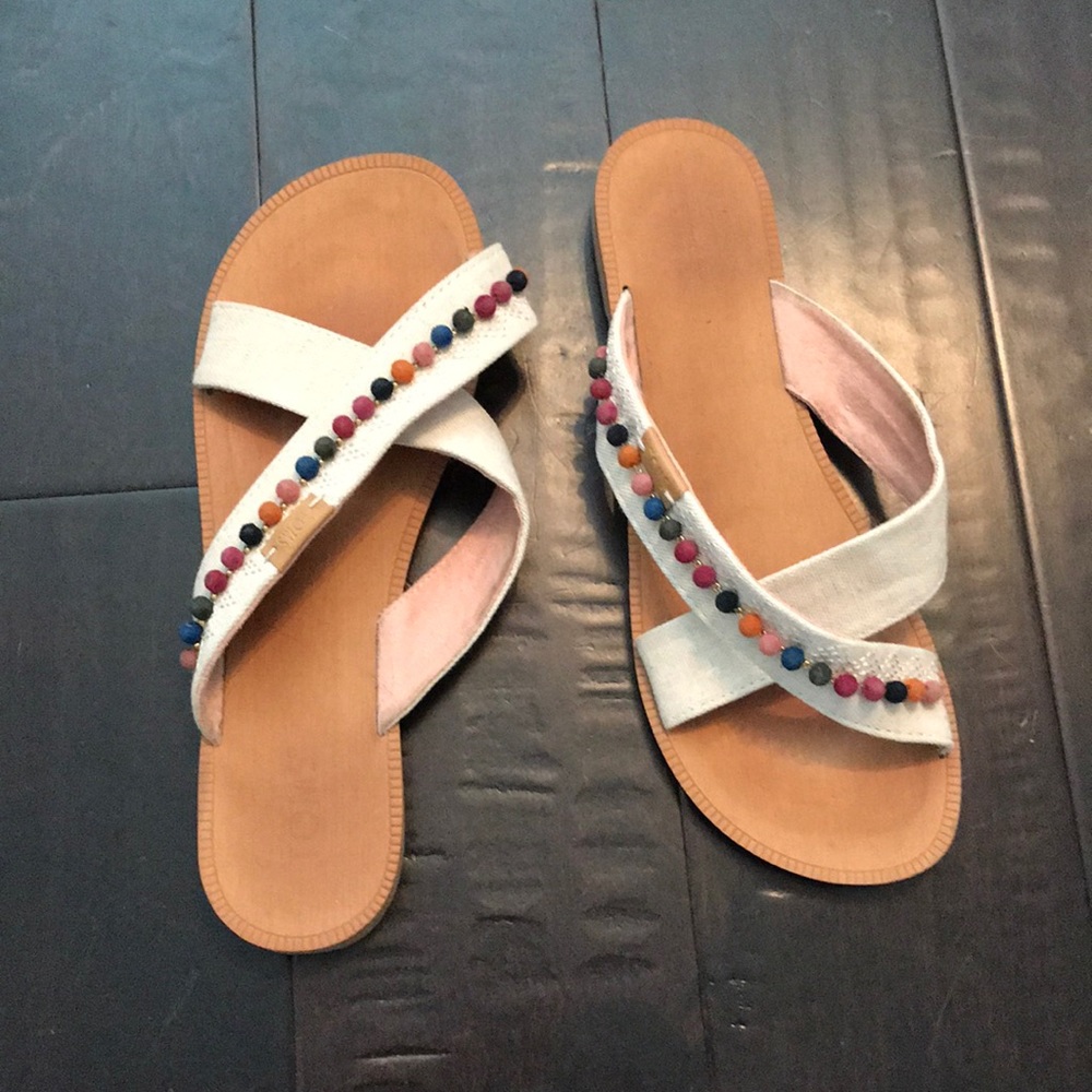 Toms slides,size 6 kids but fits ladies size 7M - Picture 4 of 5